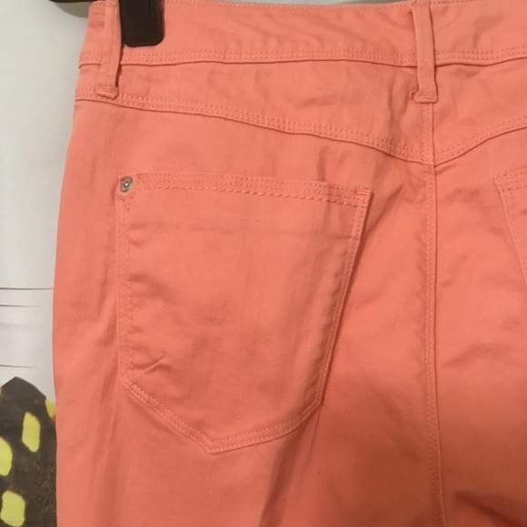 Gloria Vanderbilt Women’s Lillian Capri Pants Size 6 Bright Hibiscus - Picture 9 of 9